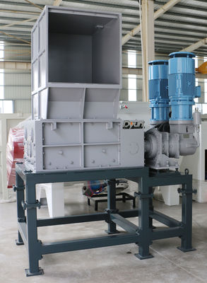 Il tamburo blu dell'HDPE ha spumato trinciatrice di riciclaggio di plastica di asse dell'asse del contenitore quattro