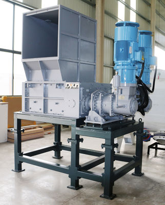 Il tamburo blu dell'HDPE ha spumato trinciatrice di riciclaggio di plastica di asse dell'asse del contenitore quattro